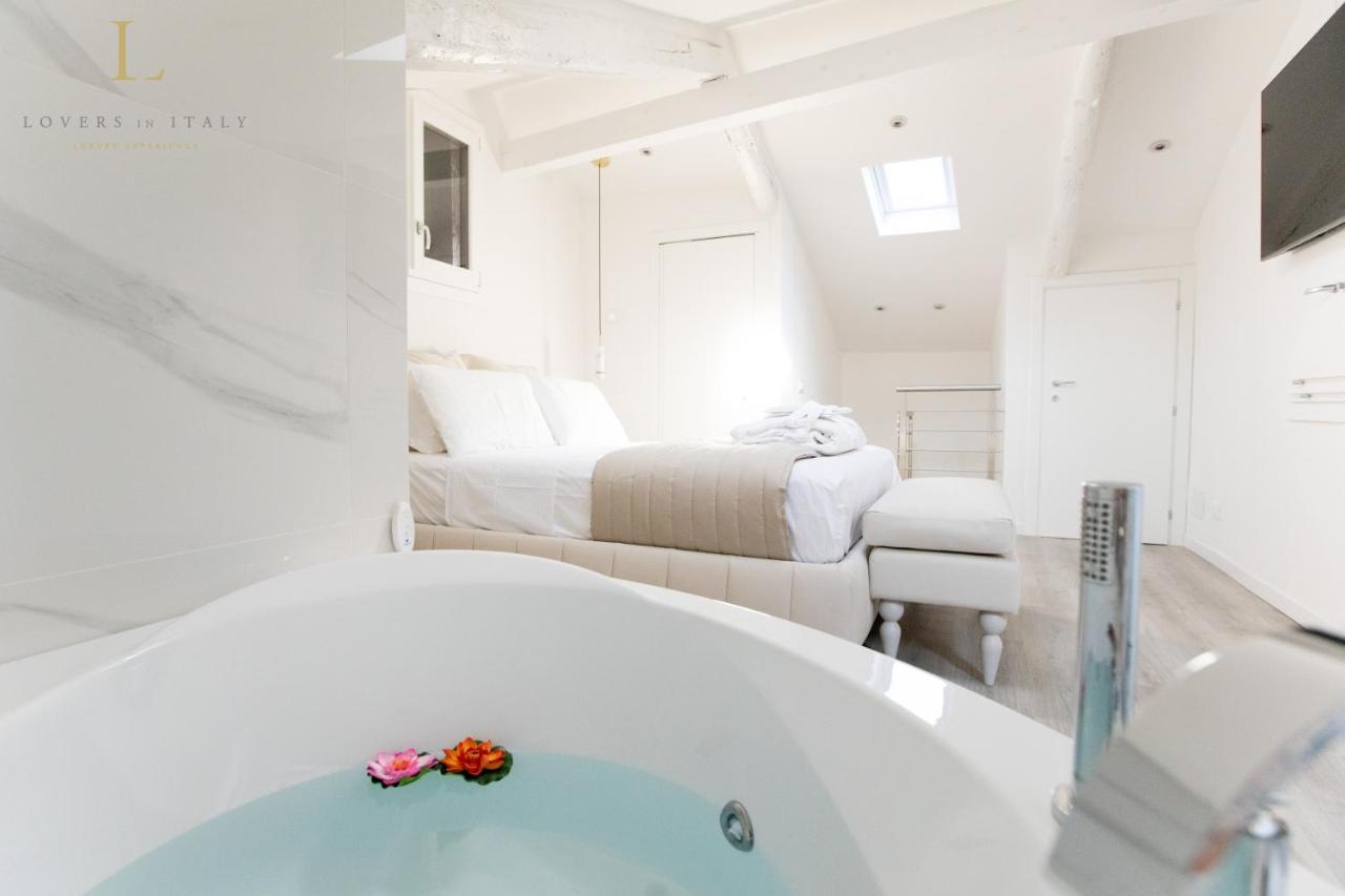 Loversinitaly Romantic Apartments - Altana And Jacuzzi Venedig Exterior foto